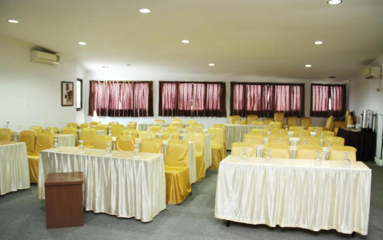 Al-Badar Hotel Syariah Macáçar Exterior foto