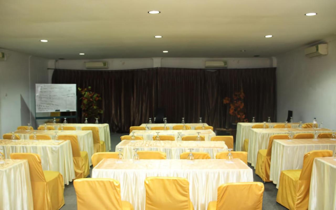 Al-Badar Hotel Syariah Macáçar Exterior foto
