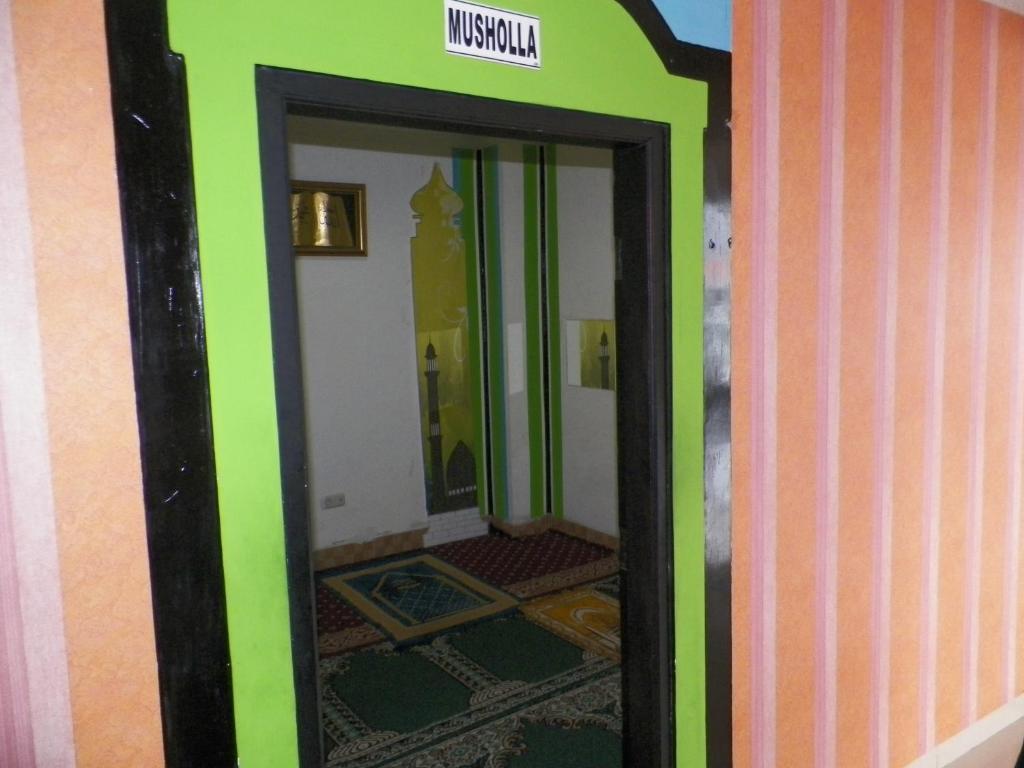 Al-Badar Hotel Syariah Macáçar Exterior foto